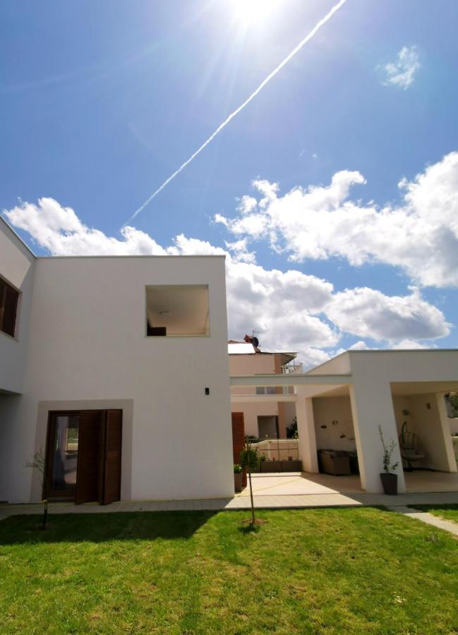 Apartments Leticia Vrsi Exteriör bild