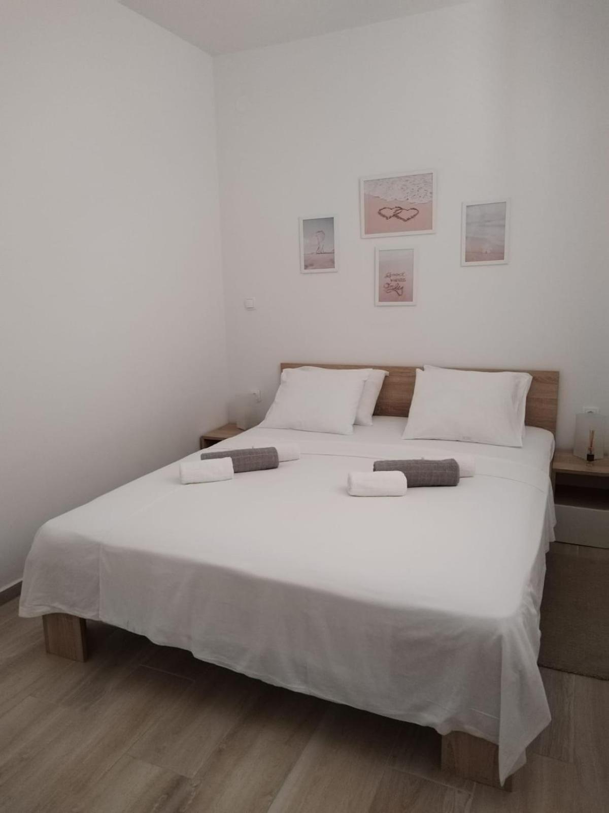 Apartments Leticia Vrsi Rum bild