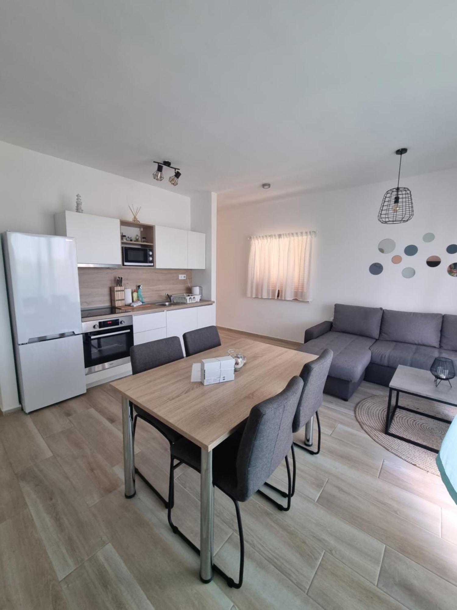 Apartments Leticia Vrsi Rum bild